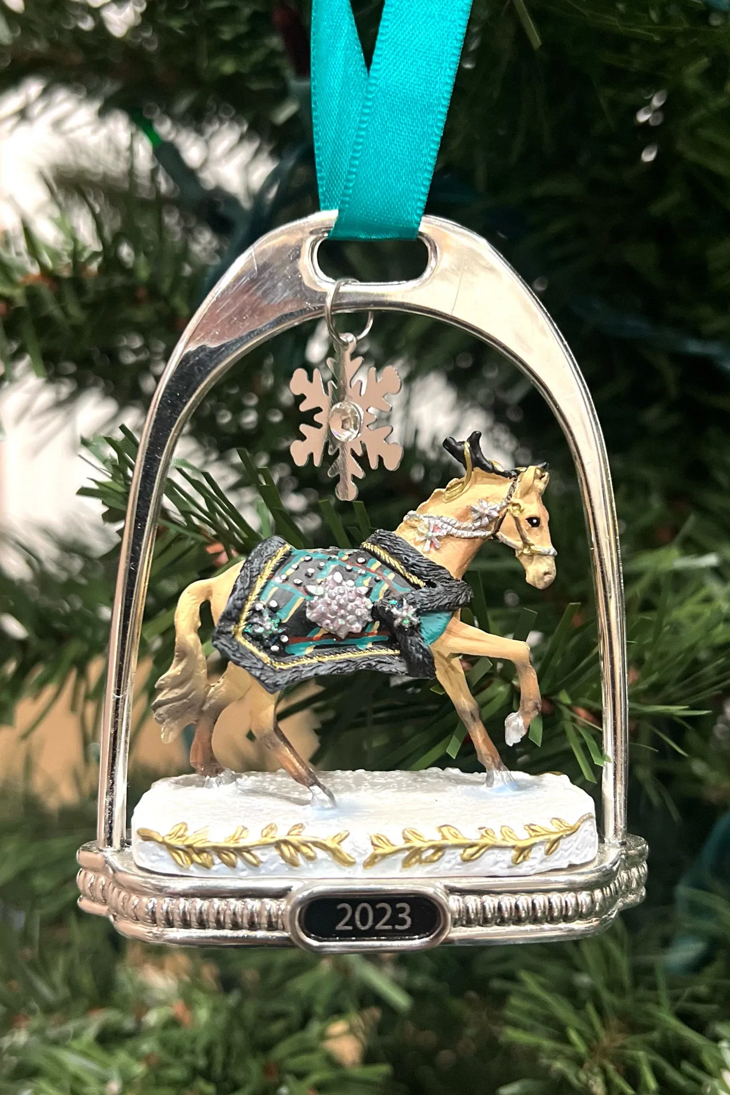 Highlander 2023 Stirrup Ornament by Breyer