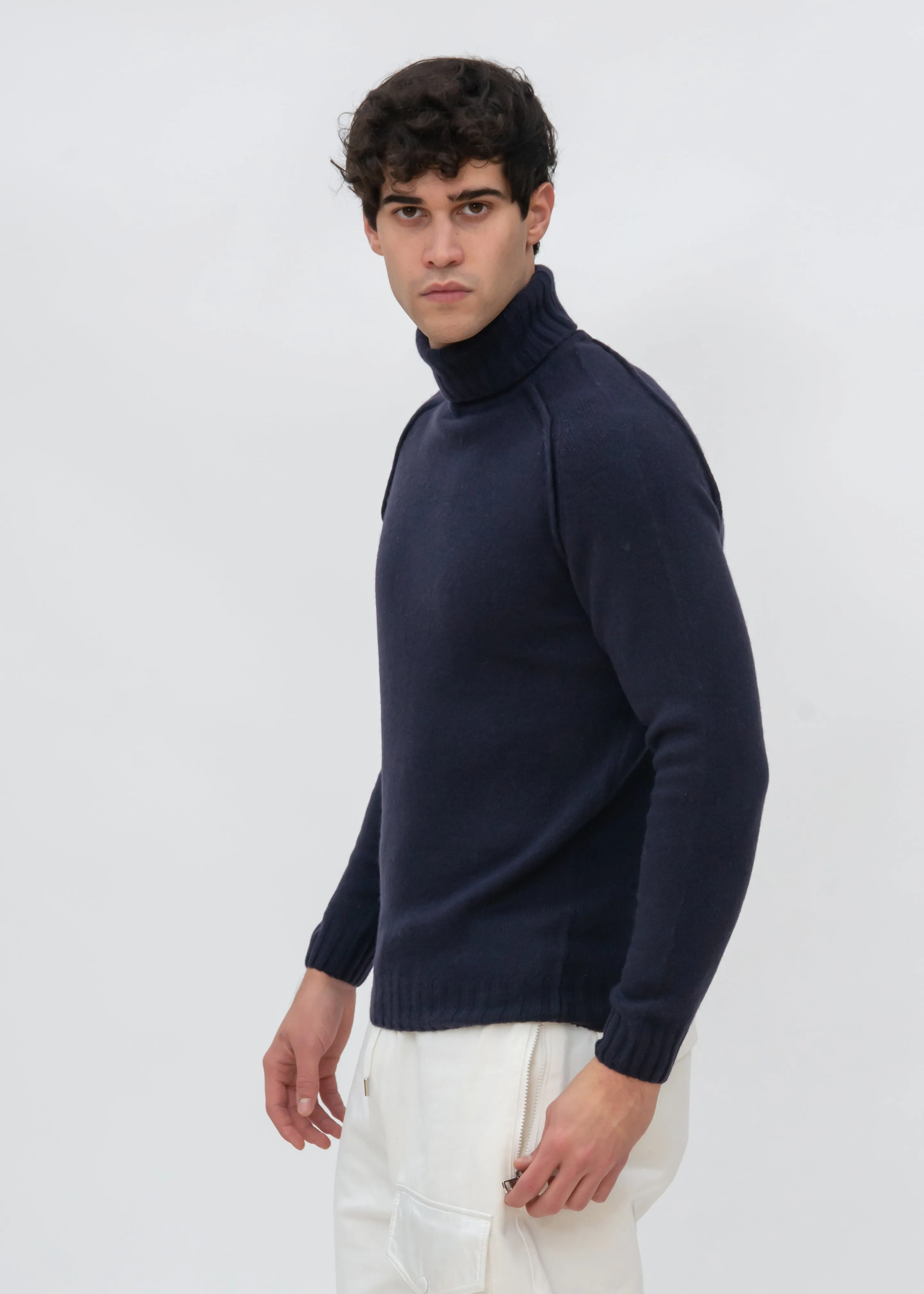 SADDLE SLEEVES TURTLENECK SWEATER