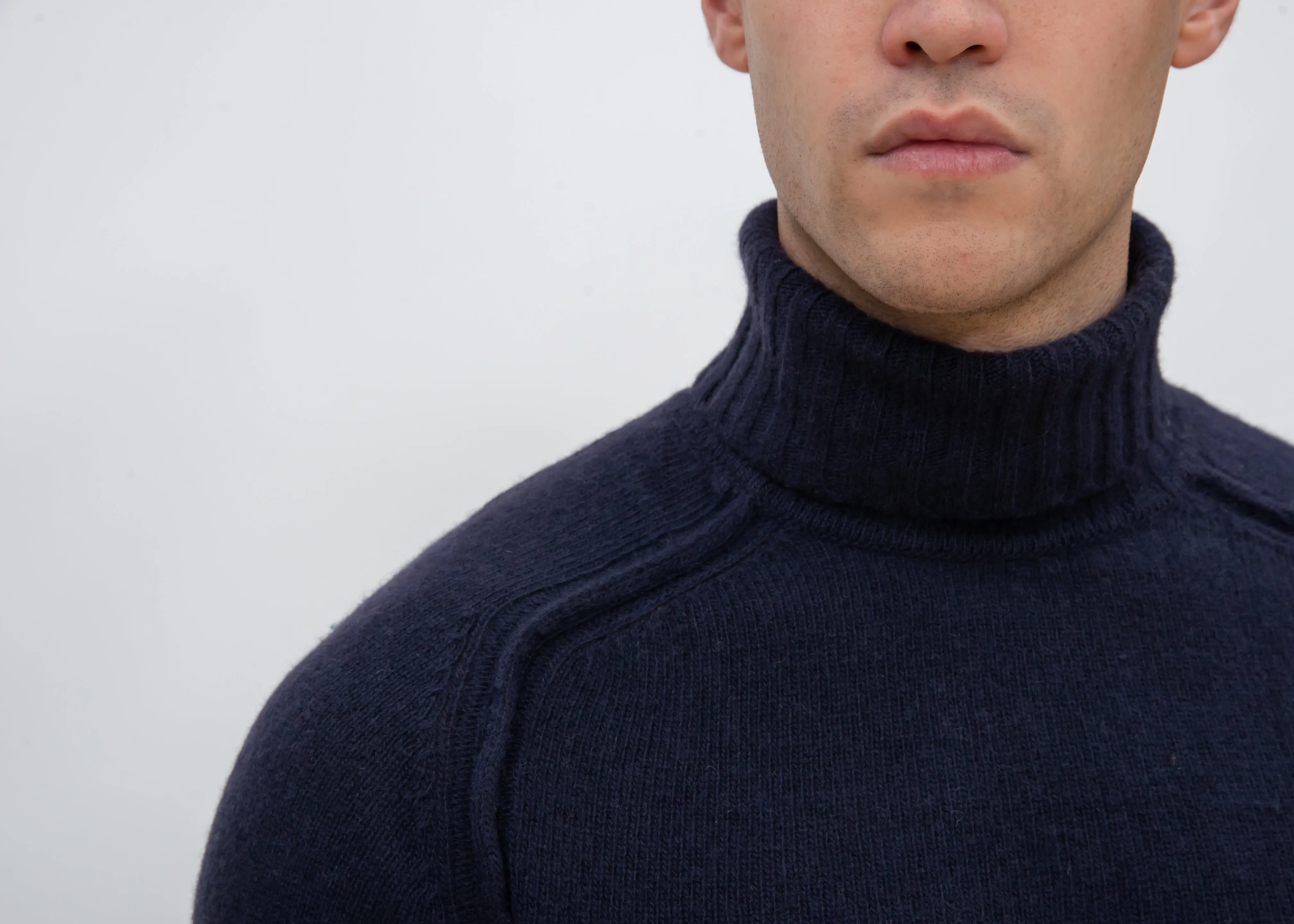 SADDLE SLEEVES TURTLENECK SWEATER