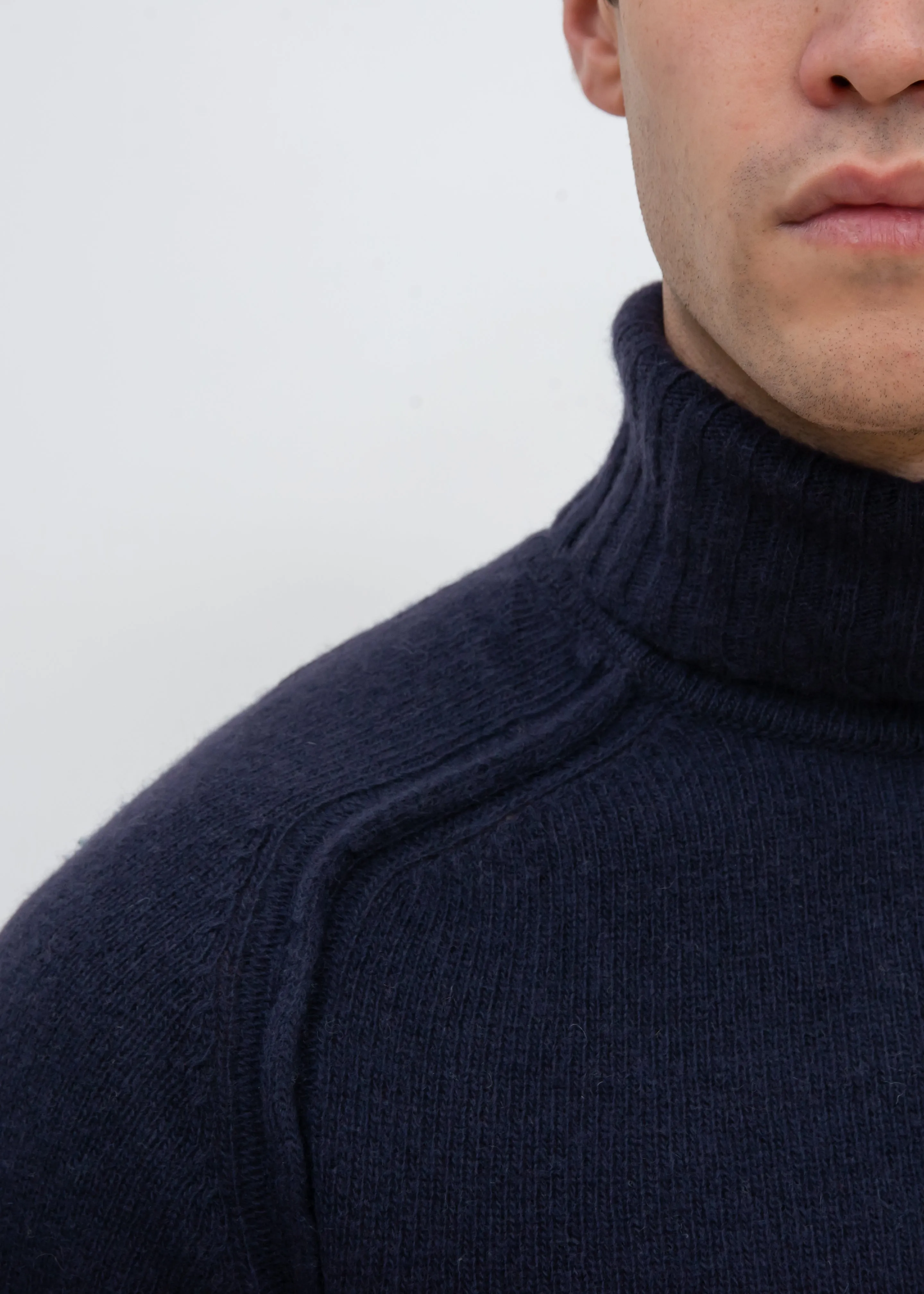 SADDLE SLEEVES TURTLENECK SWEATER