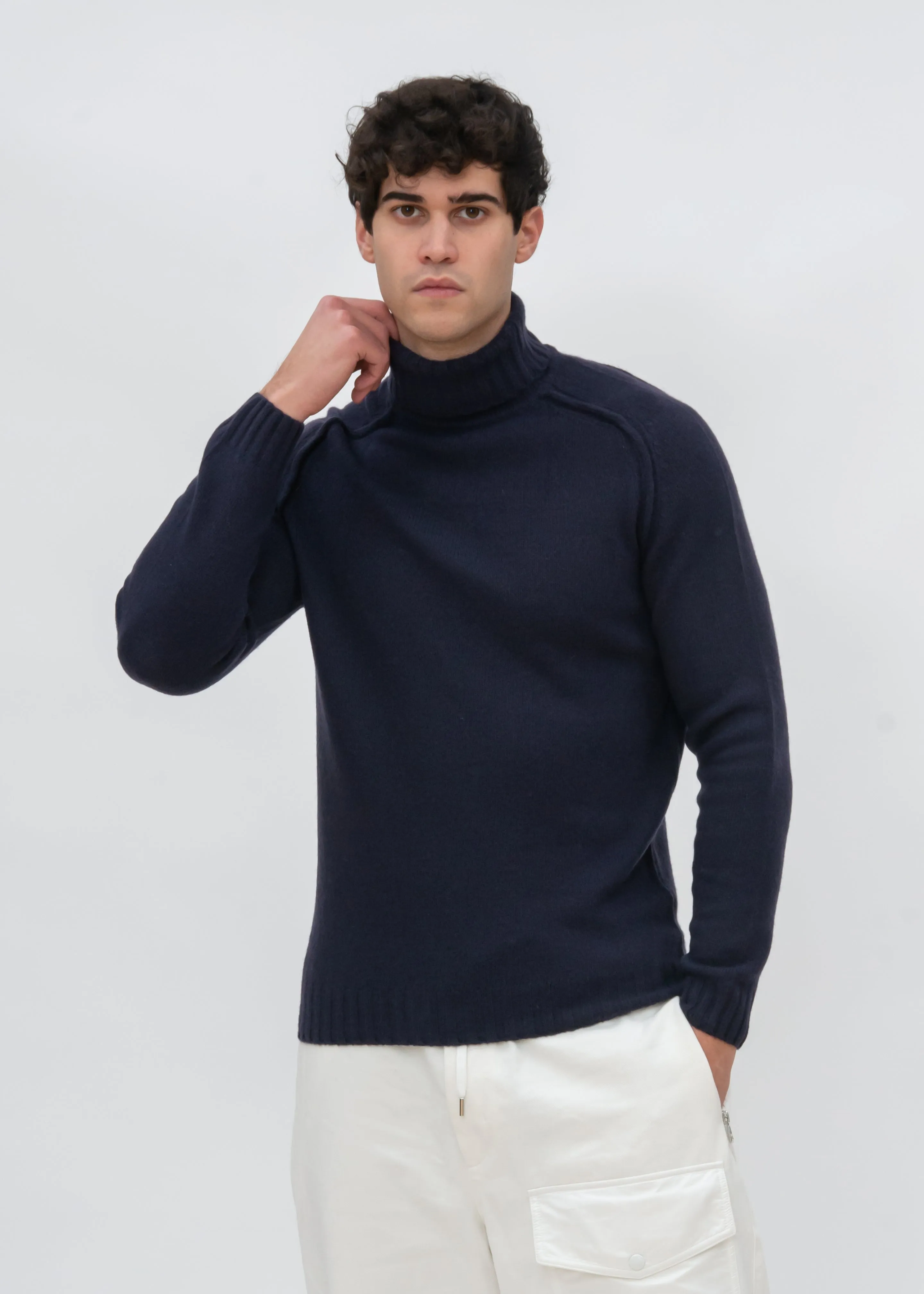 SADDLE SLEEVES TURTLENECK SWEATER