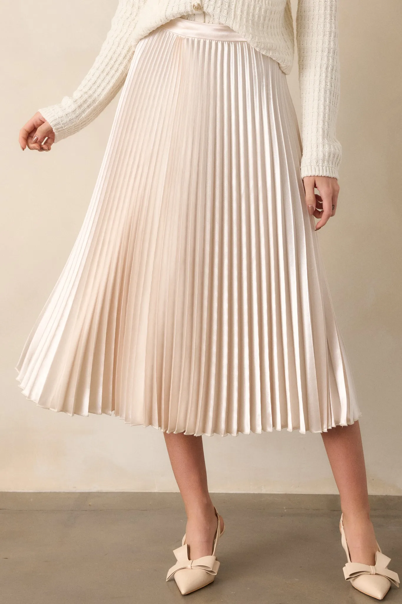 Urban Elegance Ivory Pleated Midi Skirt